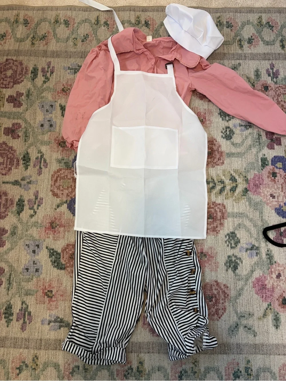 Baker’s costume / uniques/ apron and chef har